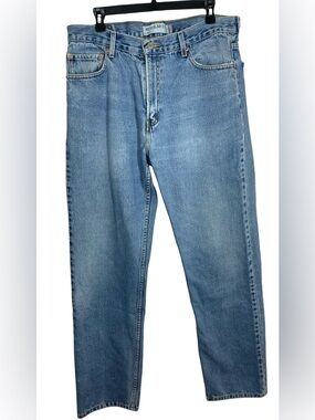 505 Levi's Men’s Straight Jeans in Classic Light Blue Denim